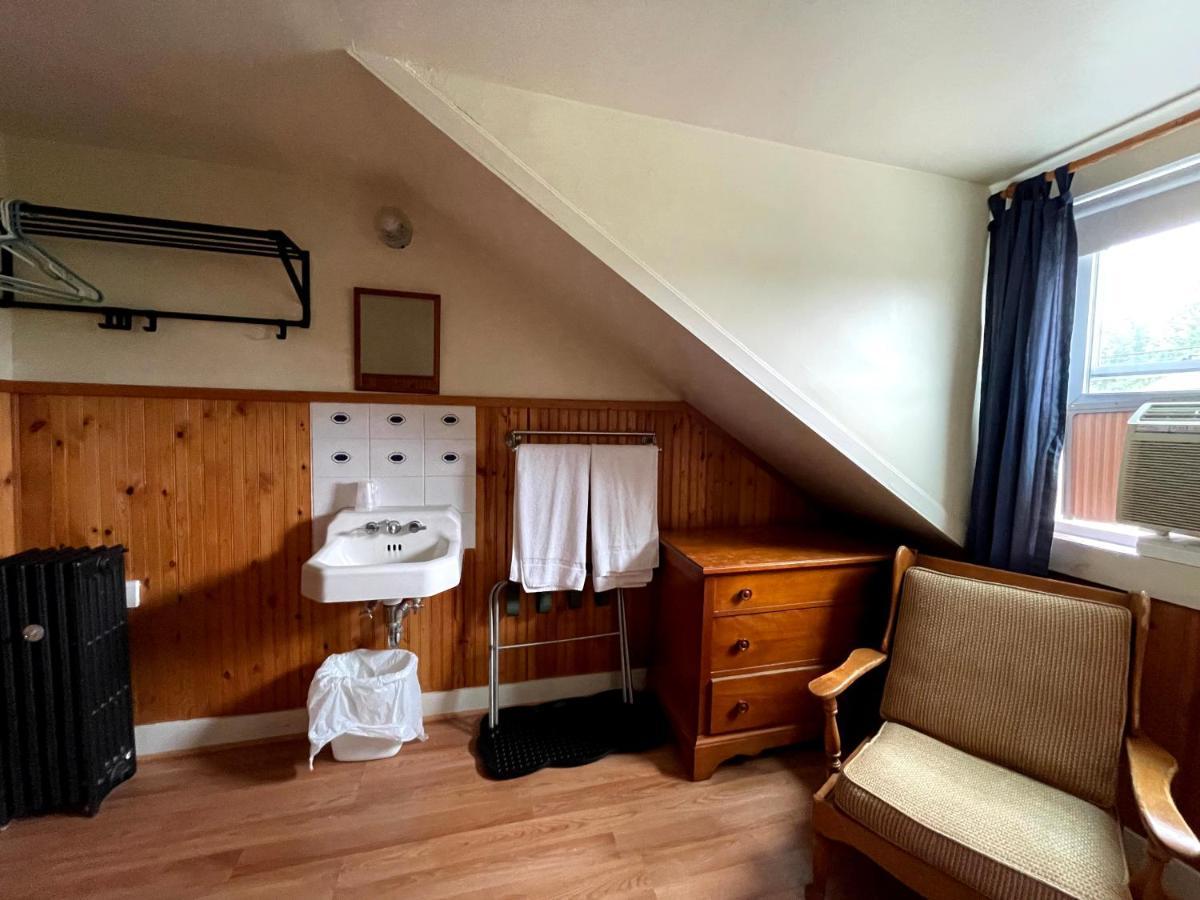 The Riverside Inn Stowe Εξωτερικό φωτογραφία